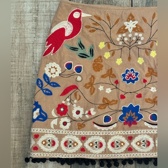 EUC Umgee Embroidered Mini Skirt Size Medium - Picture 2 of 5